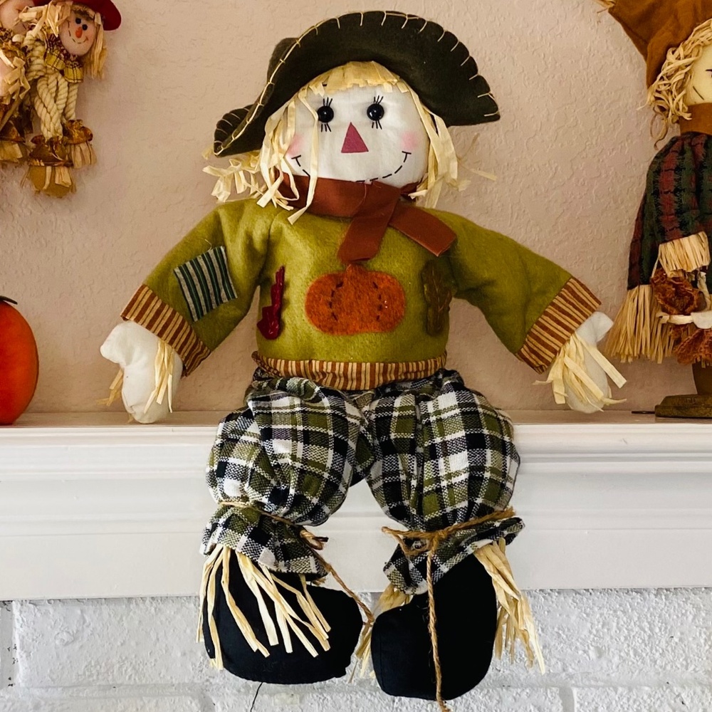 Sitting Scarecrow - Length 20"
